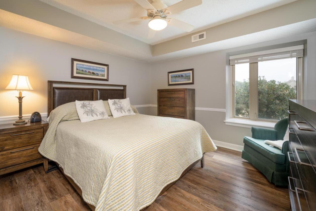 1737 Bluff Renovated Tommy Bahama Water Views Sleeps 6 Sea Pines Holiday home Hilton Head Island