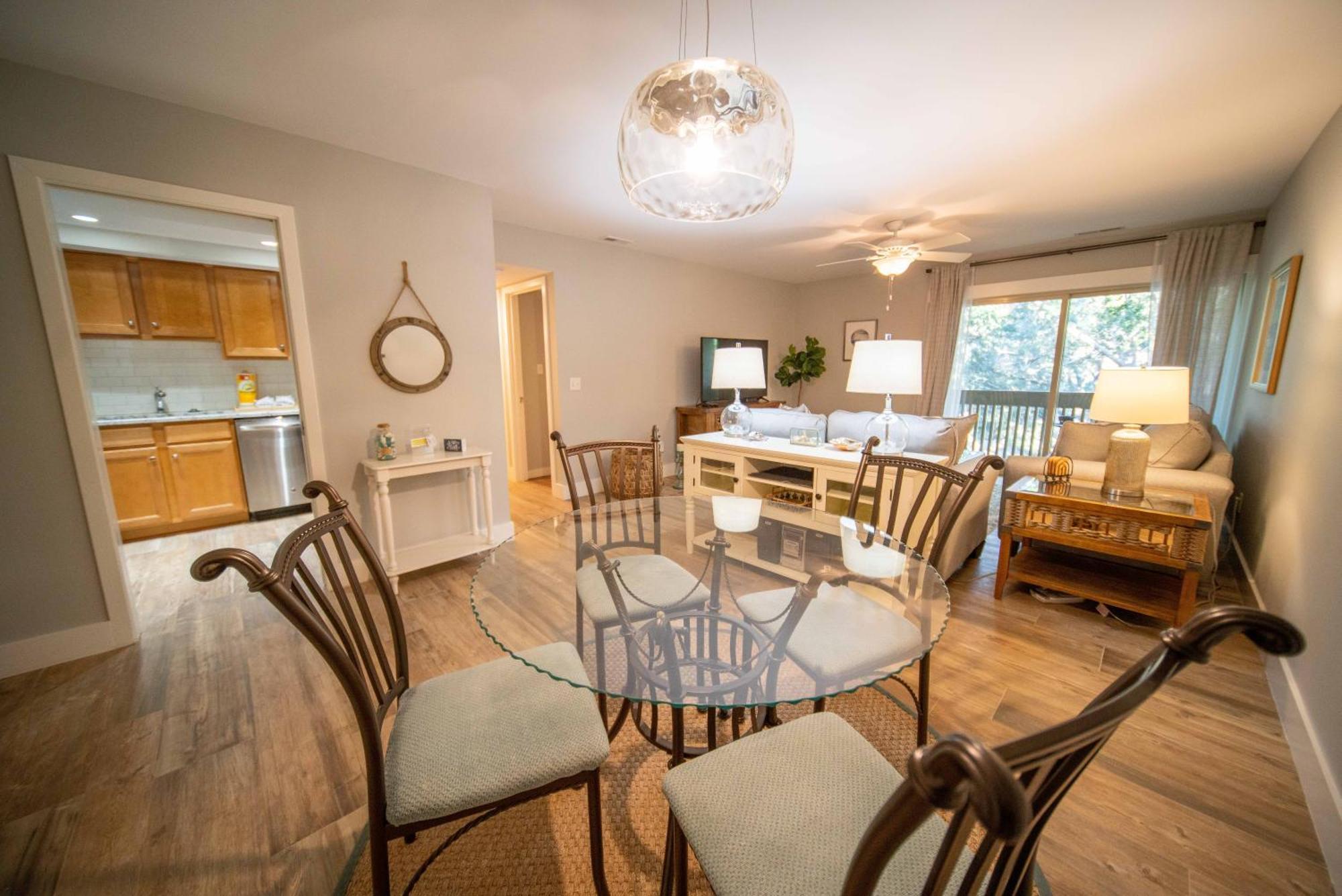 New Finishing Touches Added ! Walk To The Salty Dog South Sleeps 4 Sea Pines Hilton Head Island