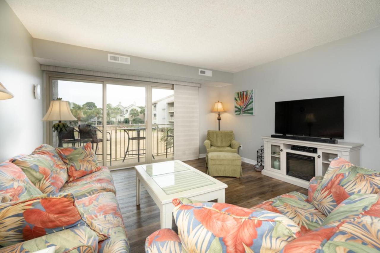 1737 Bluff Renovated Tommy Bahama Water Views Sleeps 6 Sea Pines Holiday home *