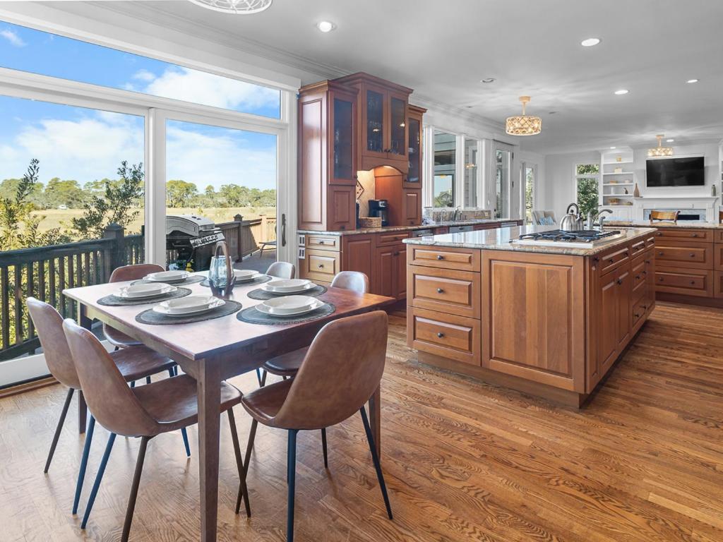 Holiday home Luxe 6br Marsh Retreat With Pool & Stunning Views - 31 Hearthwood Dr *