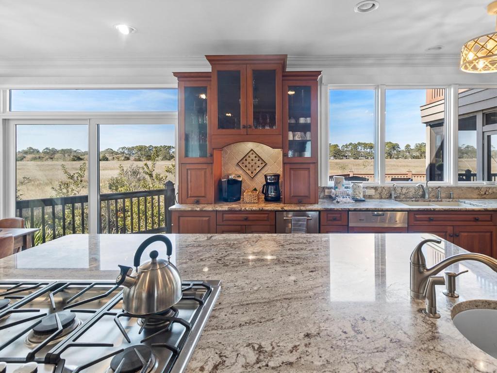Holiday home Luxe 6br Marsh Retreat With Pool & Stunning Views - 31 Hearthwood Dr *