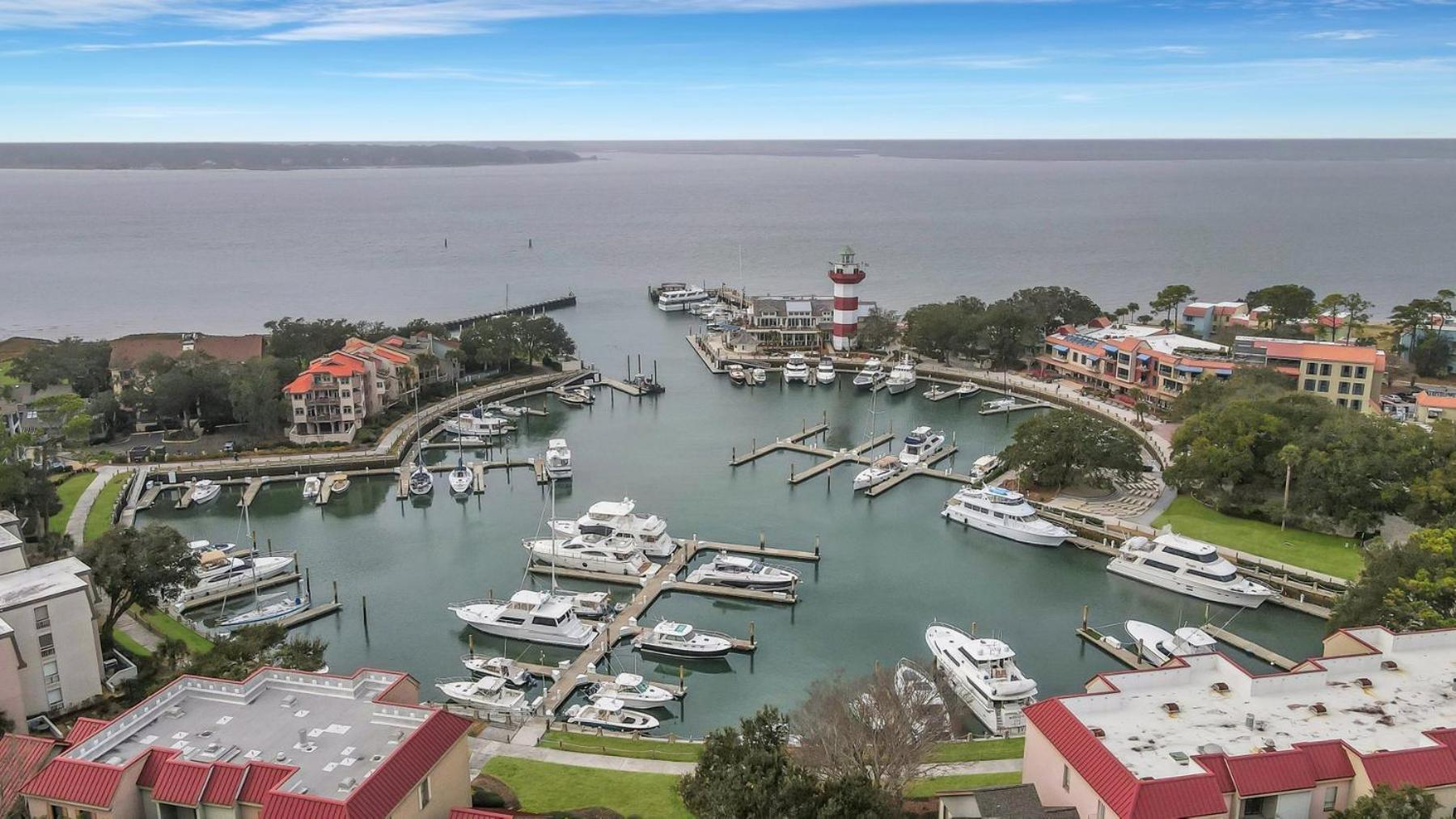 Holiday home New Listing! Brand New Renovated Golf Course View Steps From Harbourtown Sea Pines *