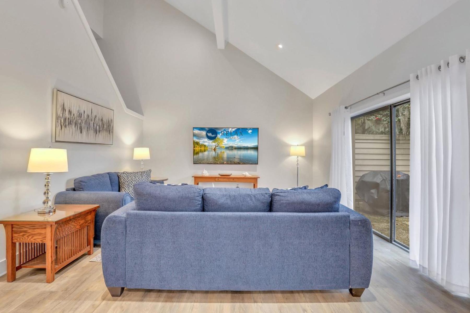 Holiday home New Listing! Brand New Renovated Golf Course View Steps From Harbourtown Sea Pines