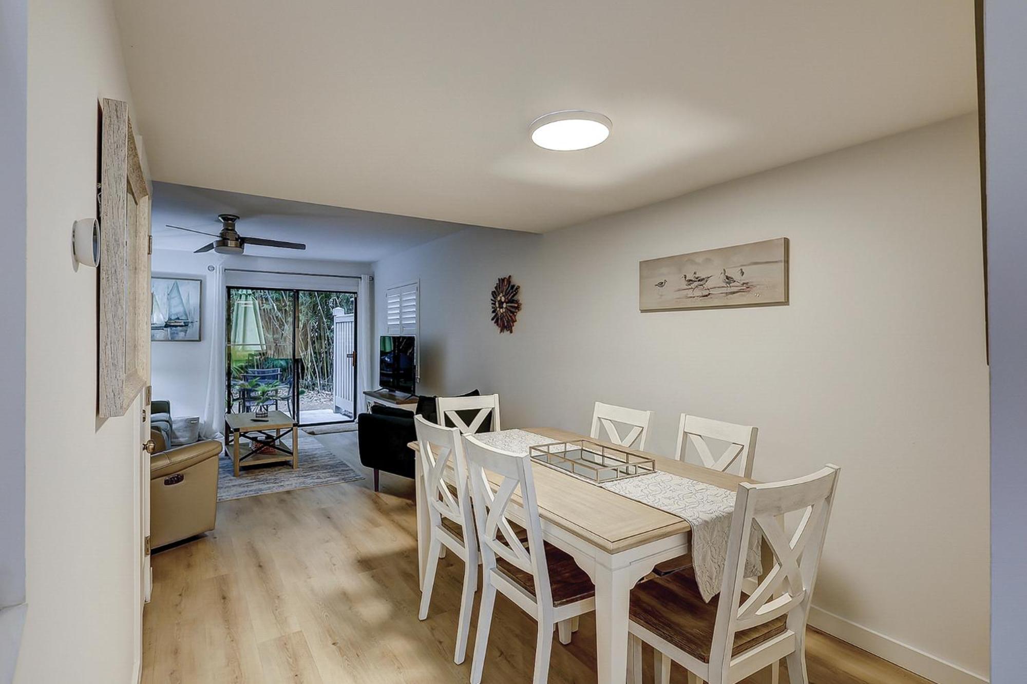 53 Stones Throw. Holiday home