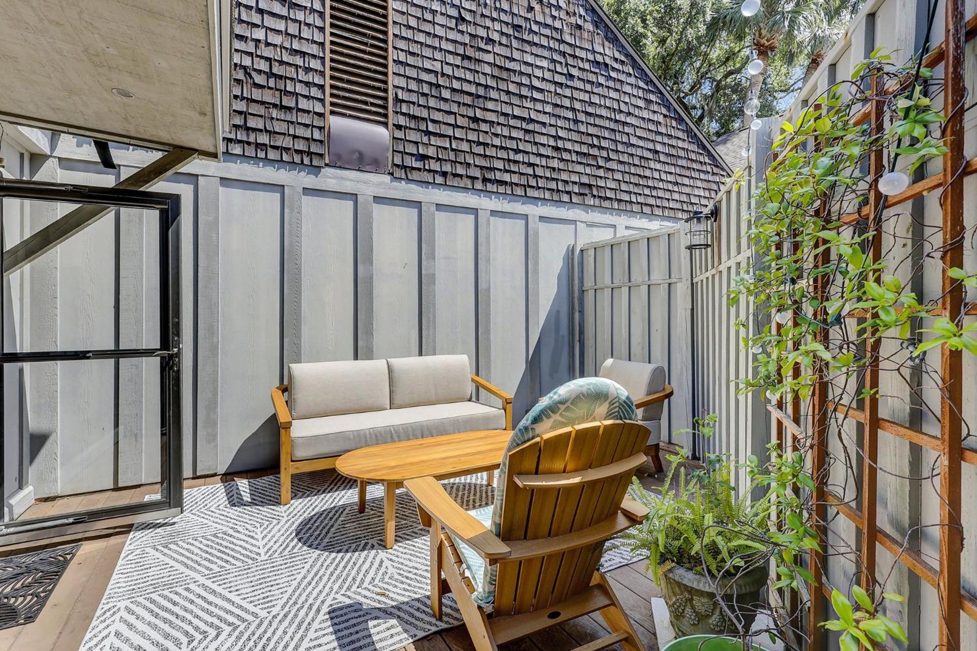 732 Queens Grant