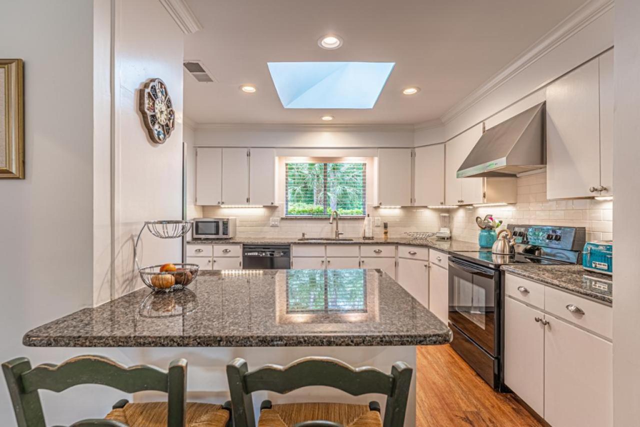 253 Greenwood New Renovations Private Pool Golf Views Sleeps 10 Sea Pines Holiday home