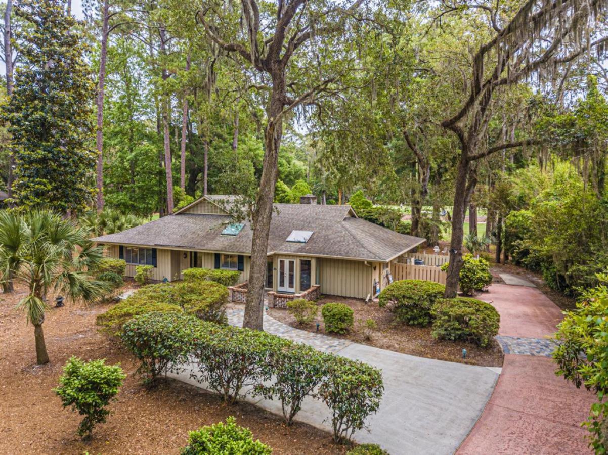 Holiday home 253 Greenwood New Renovations Private Pool Golf Views Sleeps 10 Sea Pines *