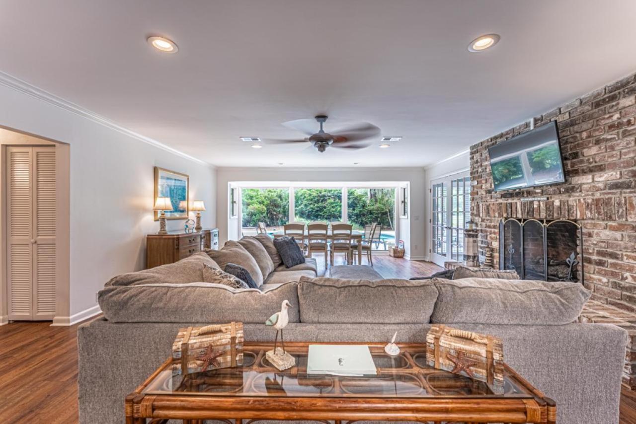 253 Greenwood New Renovations Private Pool Golf Views Sleeps 10 Sea Pines Holiday home