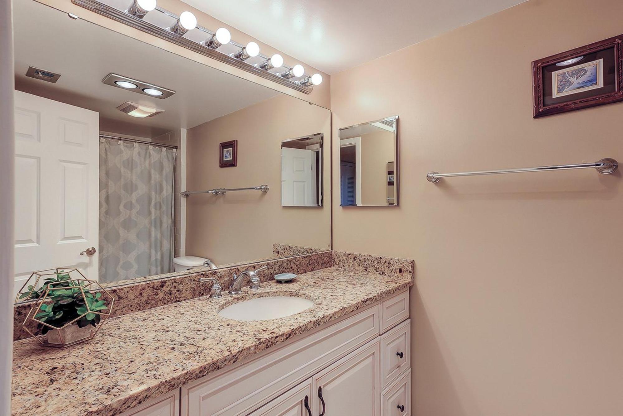 Holiday home 1686 Bluff Renovated Sleeps 8 Walk To Salty Dog Sea Pines