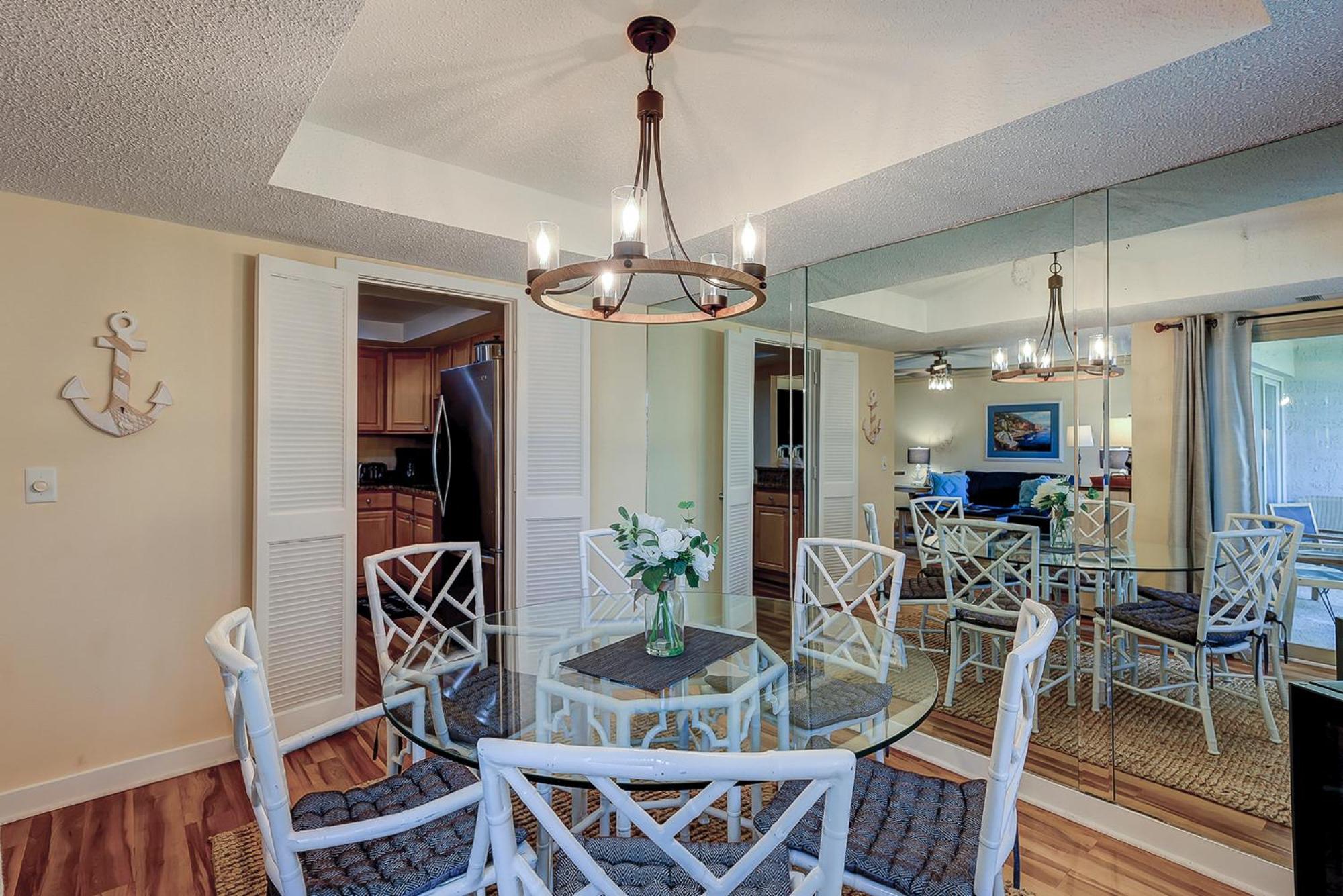 Holiday home 1686 Bluff Renovated Sleeps 8 Walk To Salty Dog Sea Pines
