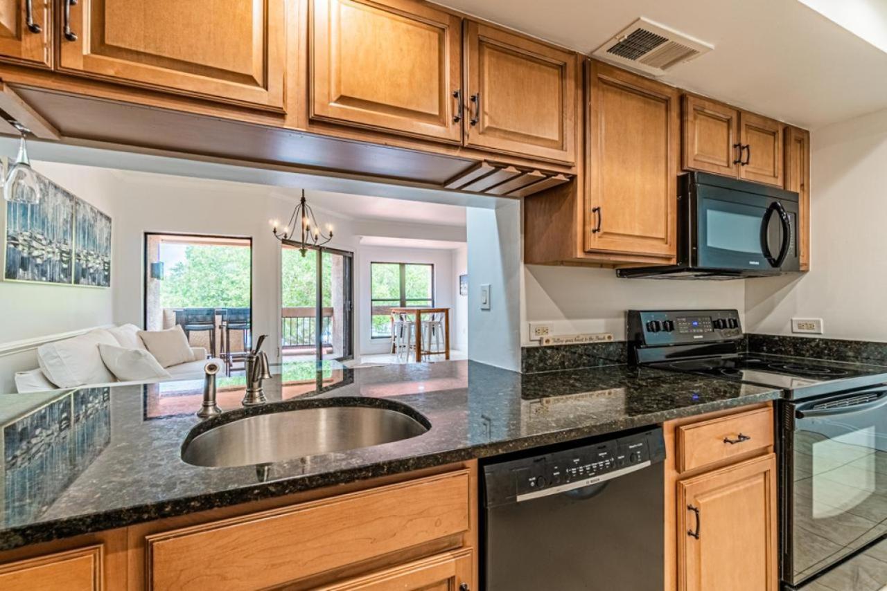 Holiday home 7135 Harbourside Ii In The Heart Of Dining And Shopping Harbour View Sleeps 4 Shelter Cove Hilton Head Island