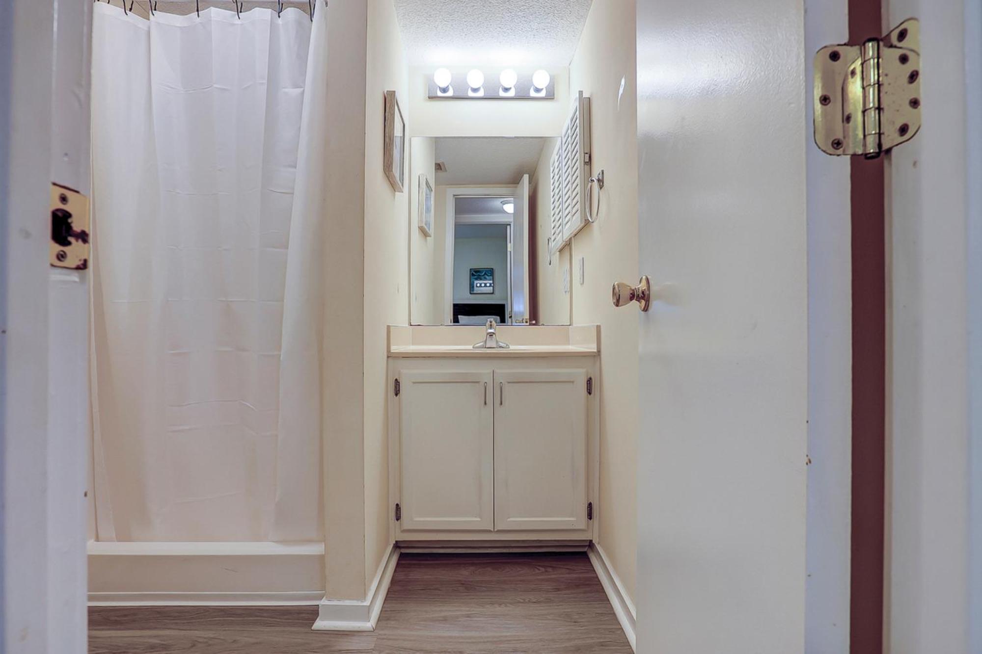 Ocean Views 2 Bedroom Queen Double Twin Sleeper Sofa 3 Pools Free Tennis Easy Access *