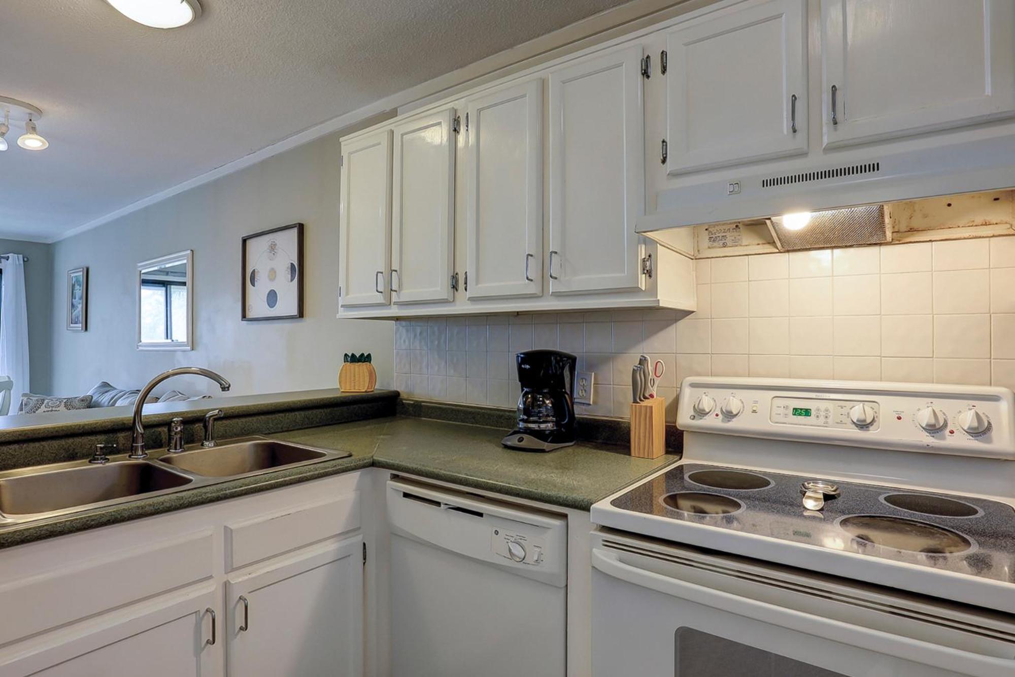 Ocean Views 2 Bedroom Queen Double Twin Sleeper Sofa 3 Pools Free Tennis Easy Access Holiday home *
