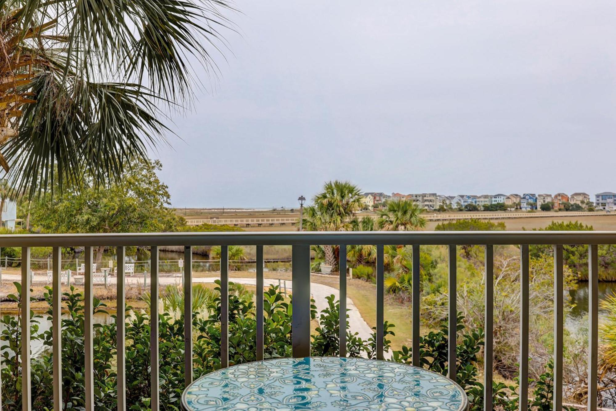 Ocean Views 2 Bedroom Queen Double Twin Sleeper Sofa 3 Pools Free Tennis Easy Access Holiday home *