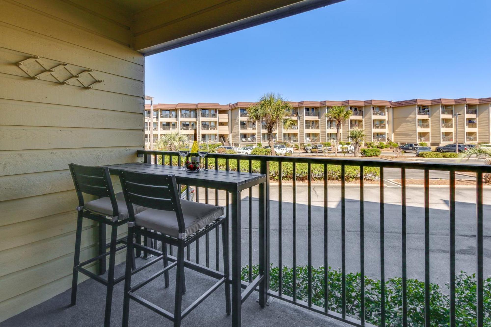 Hilton Head Pool Bar And Access Apartment