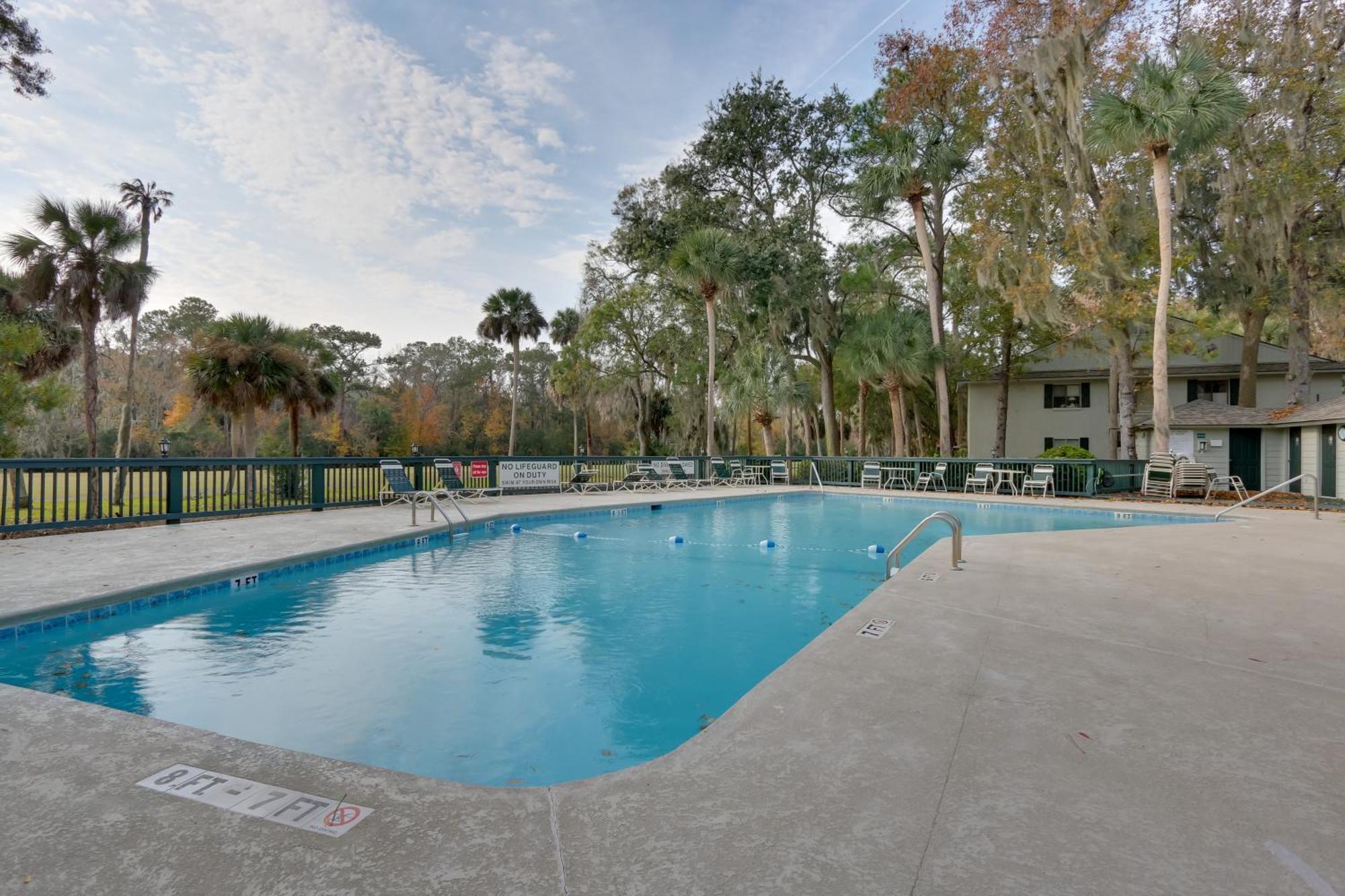 Updated Townhome With Decks! Holiday home *
