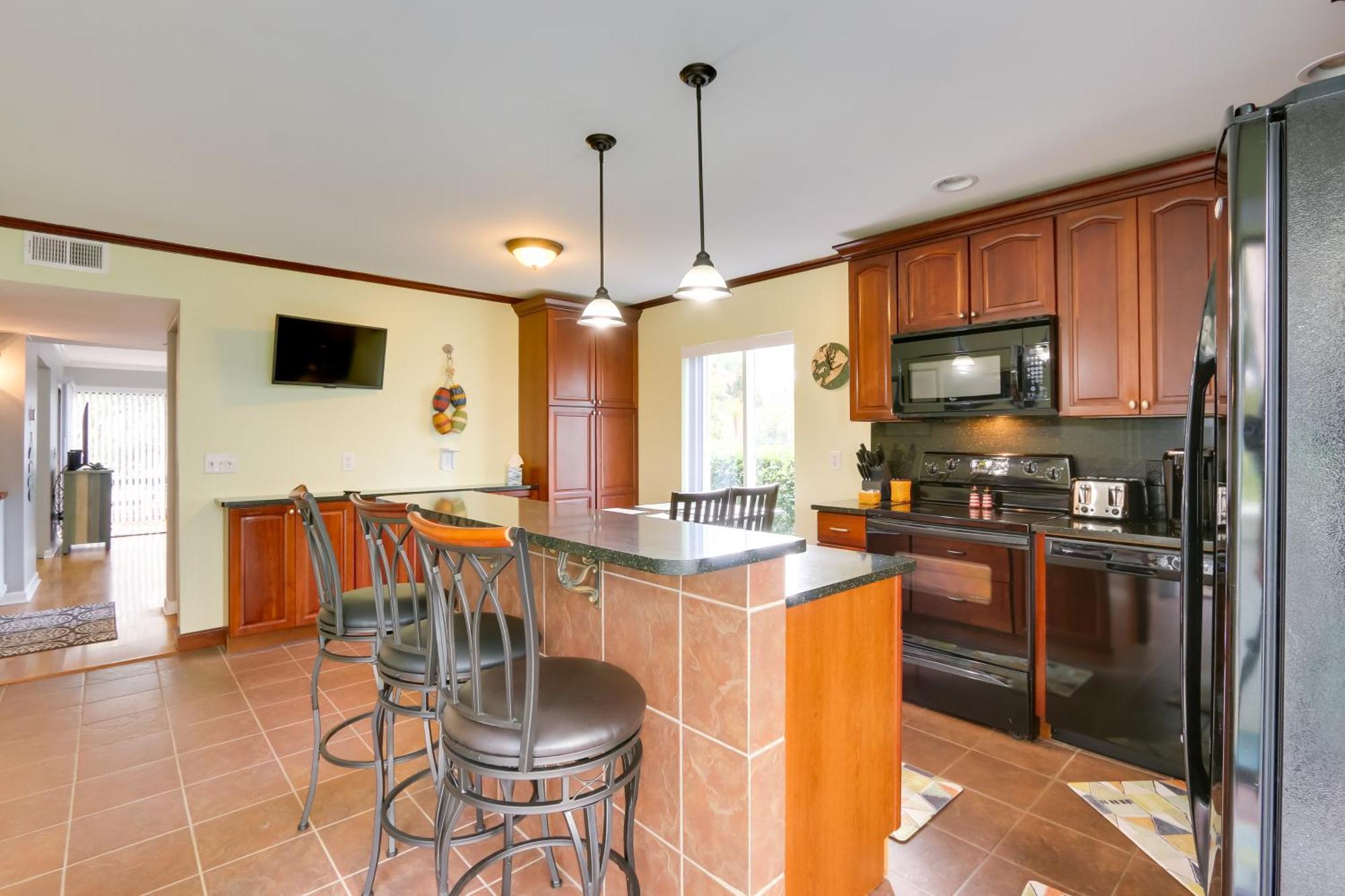 Updated Townhome With Decks! Holiday home Hilton Head Island
