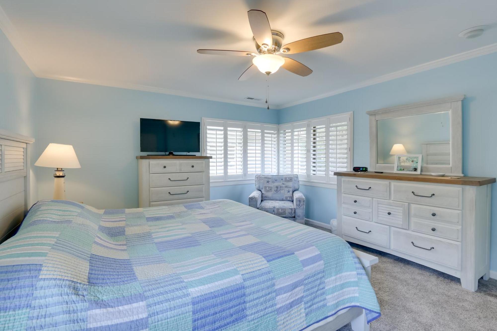 Updated Townhome With Decks! Holiday home *
