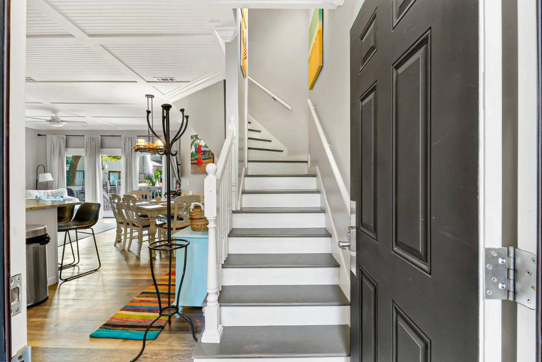 Apartment The Is Calling-this 3bd Is The Answer