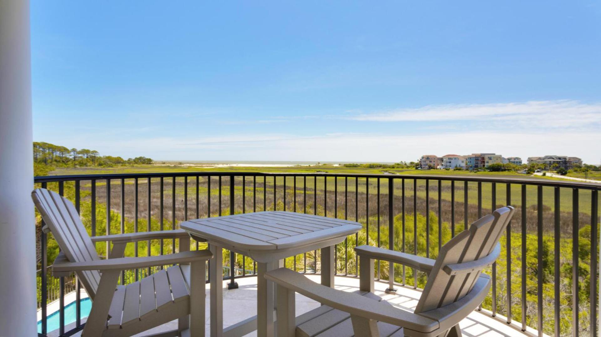 Luxury Family With Ocean Views, Pool, Wet Bar, Bbq Holiday home