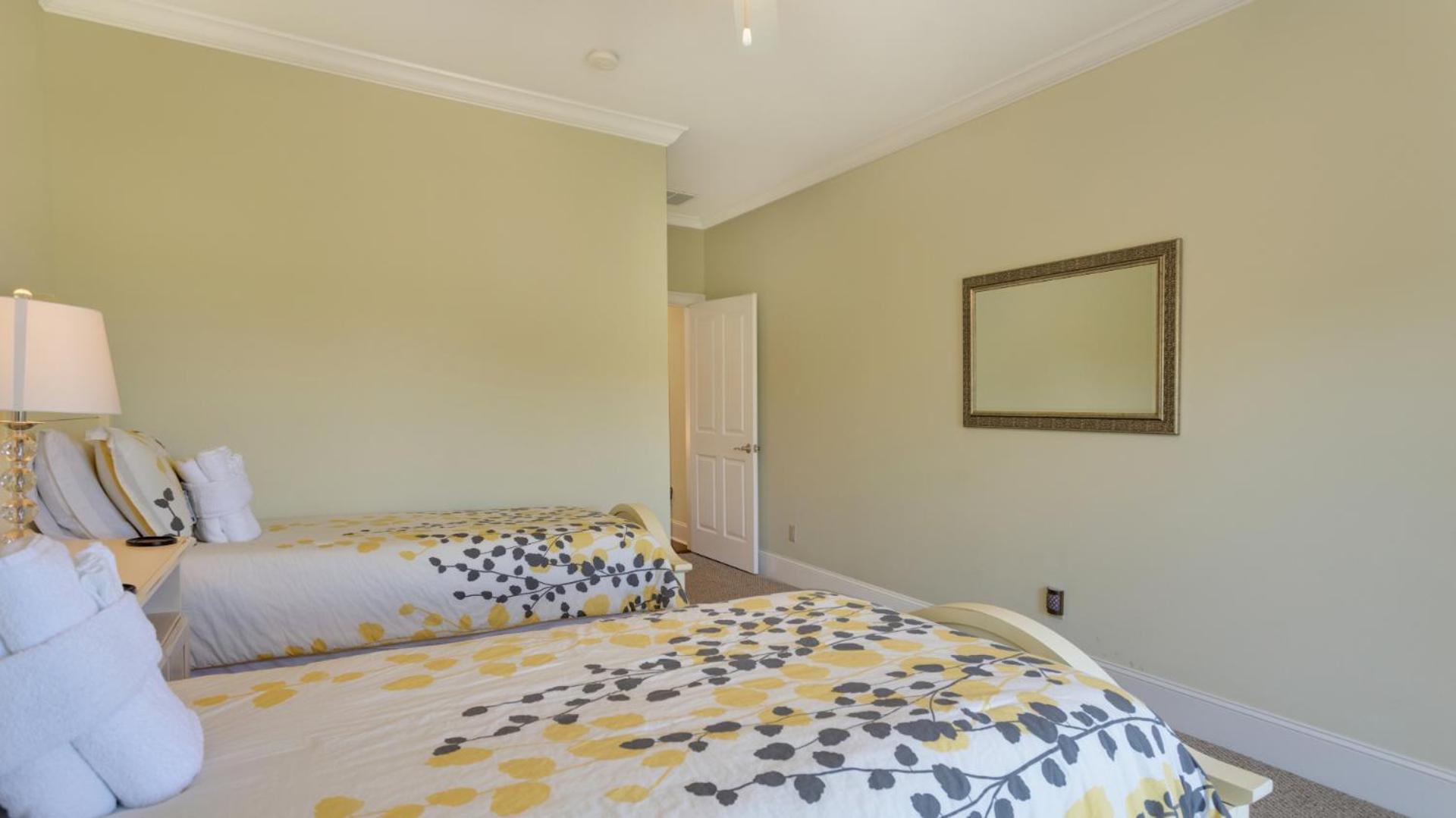 Luxury Family With Ocean Views, Pool, Wet Bar, Bbq Holiday home *