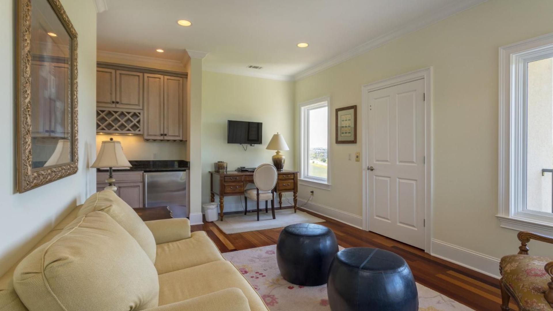 Luxury Family With Ocean Views, Pool, Wet Bar, Bbq Holiday home *