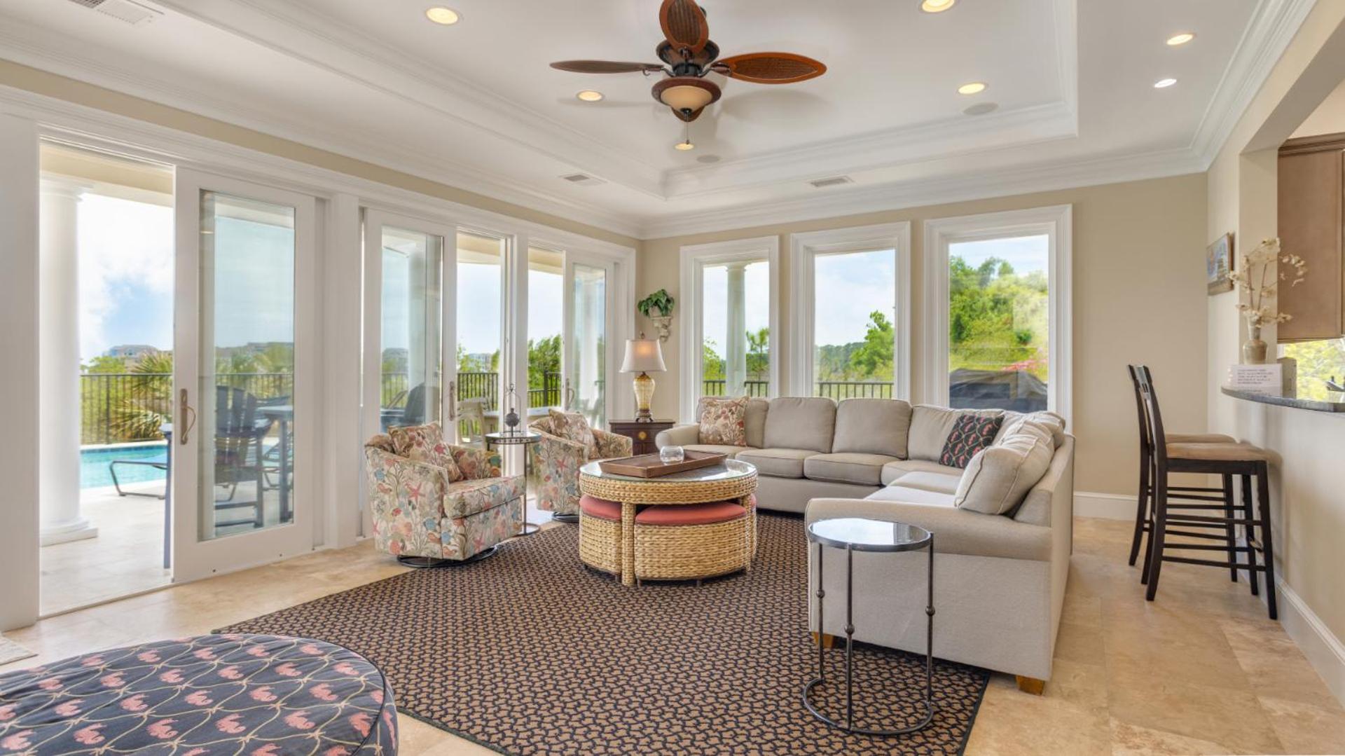 Luxury Family With Ocean Views, Pool, Wet Bar, Bbq Holiday home