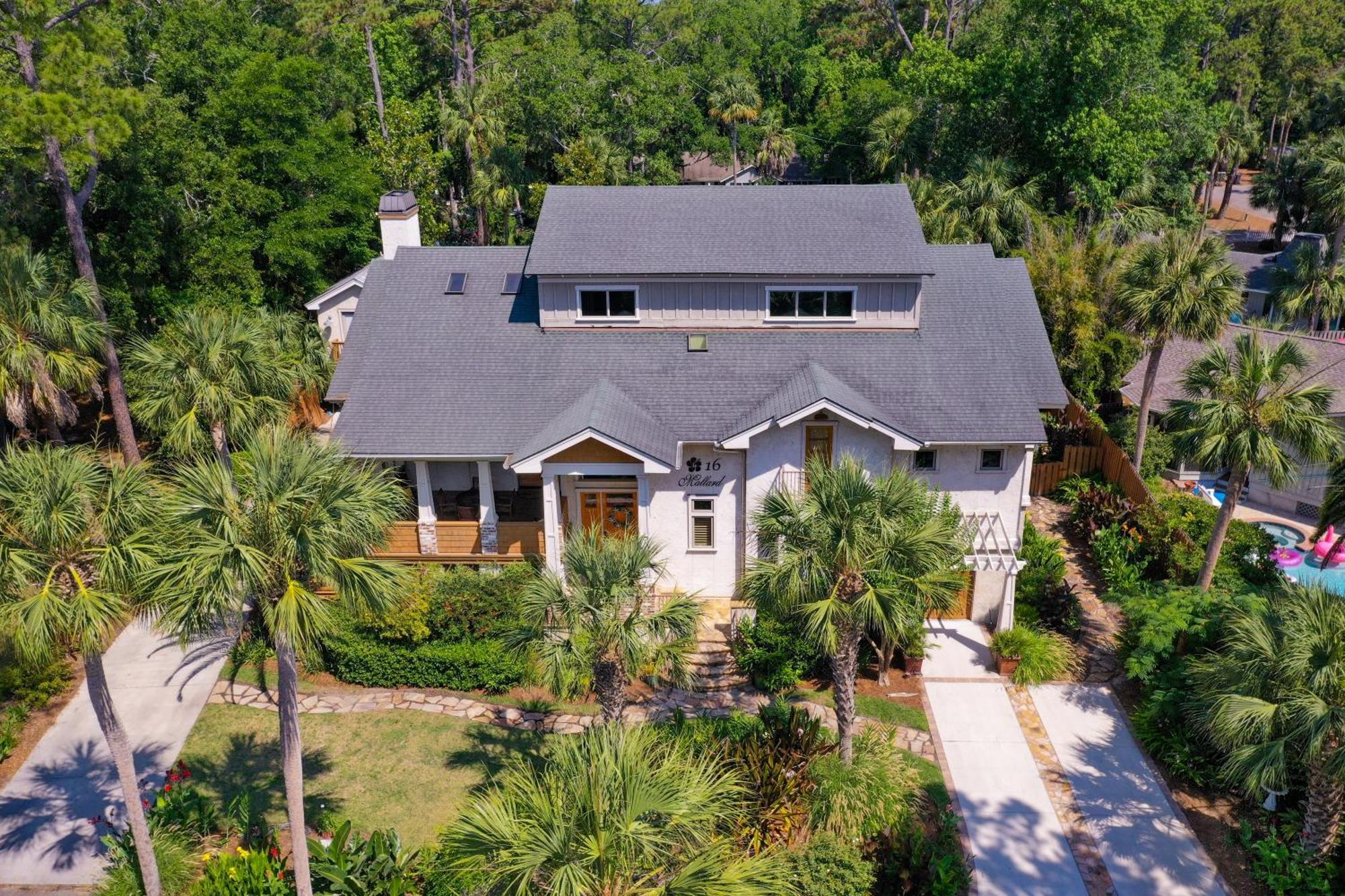 Family Retreat With Backyard Oasis, Private Pool, Spa, Fireplace, Game