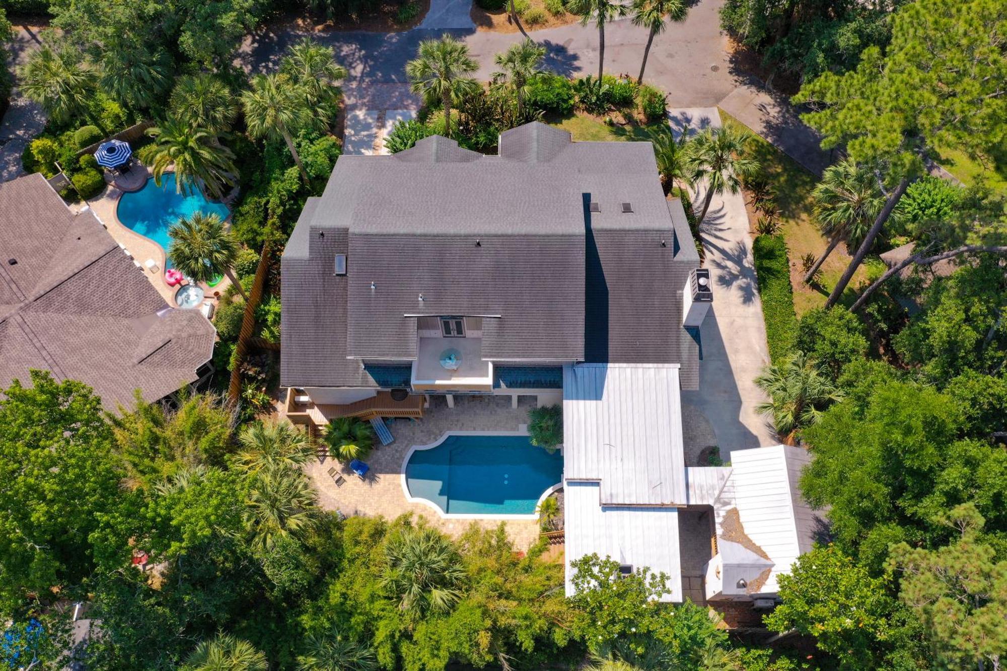 Family Retreat With Backyard Oasis, Private Pool, Spa, Fireplace, Game * Hilton Head Island