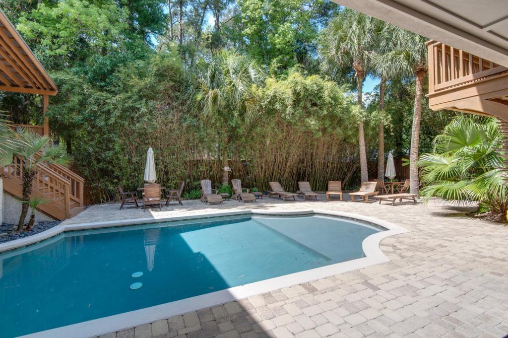 Family Retreat With Backyard Oasis, Private Pool, Spa, Fireplace, Game Hilton Head Island