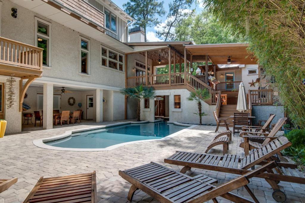 Family Retreat With Backyard Oasis, Private Pool, Spa, Fireplace, Game Holiday home