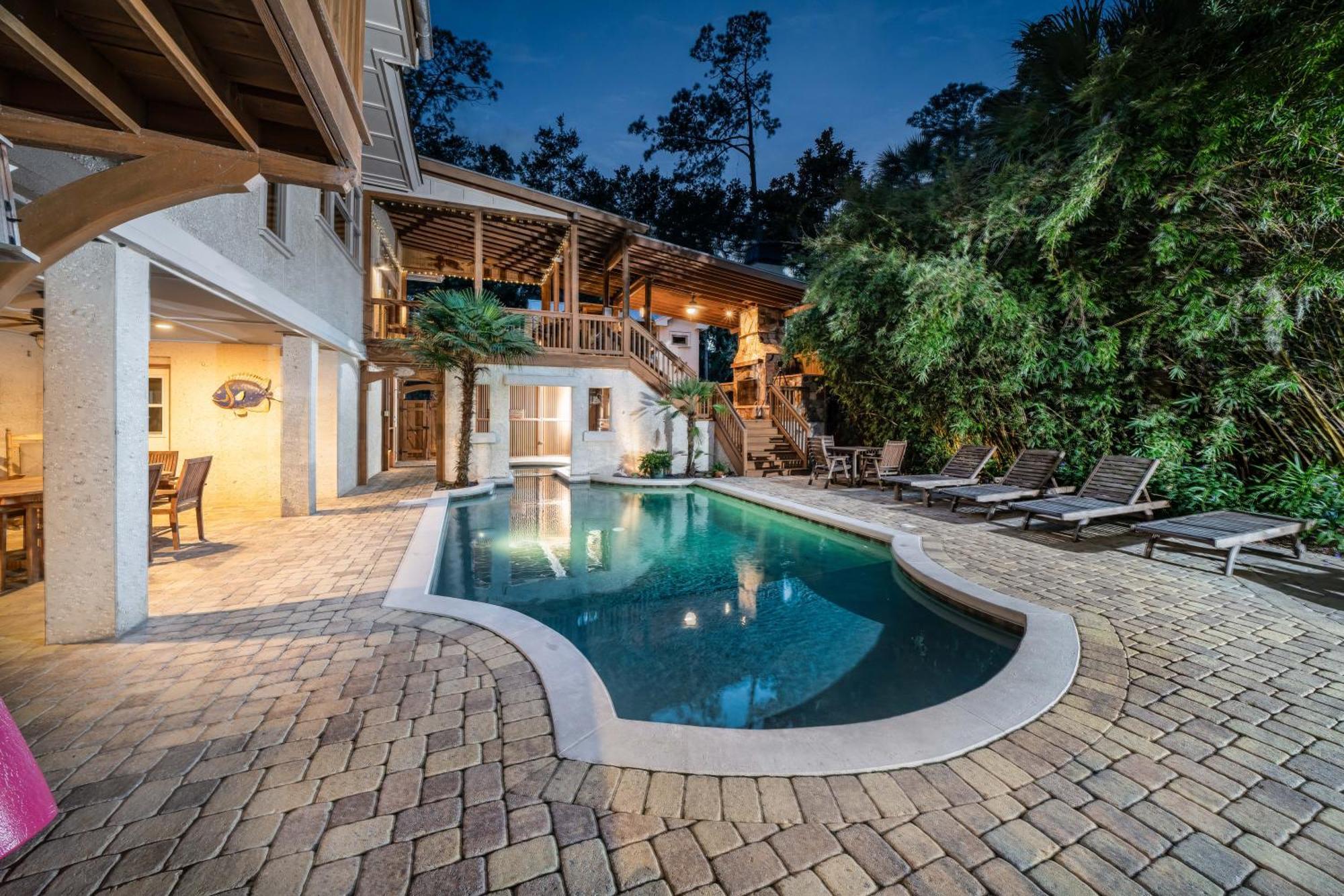Holiday home Family Retreat With Backyard Oasis, Private Pool, Spa, Fireplace, Game *