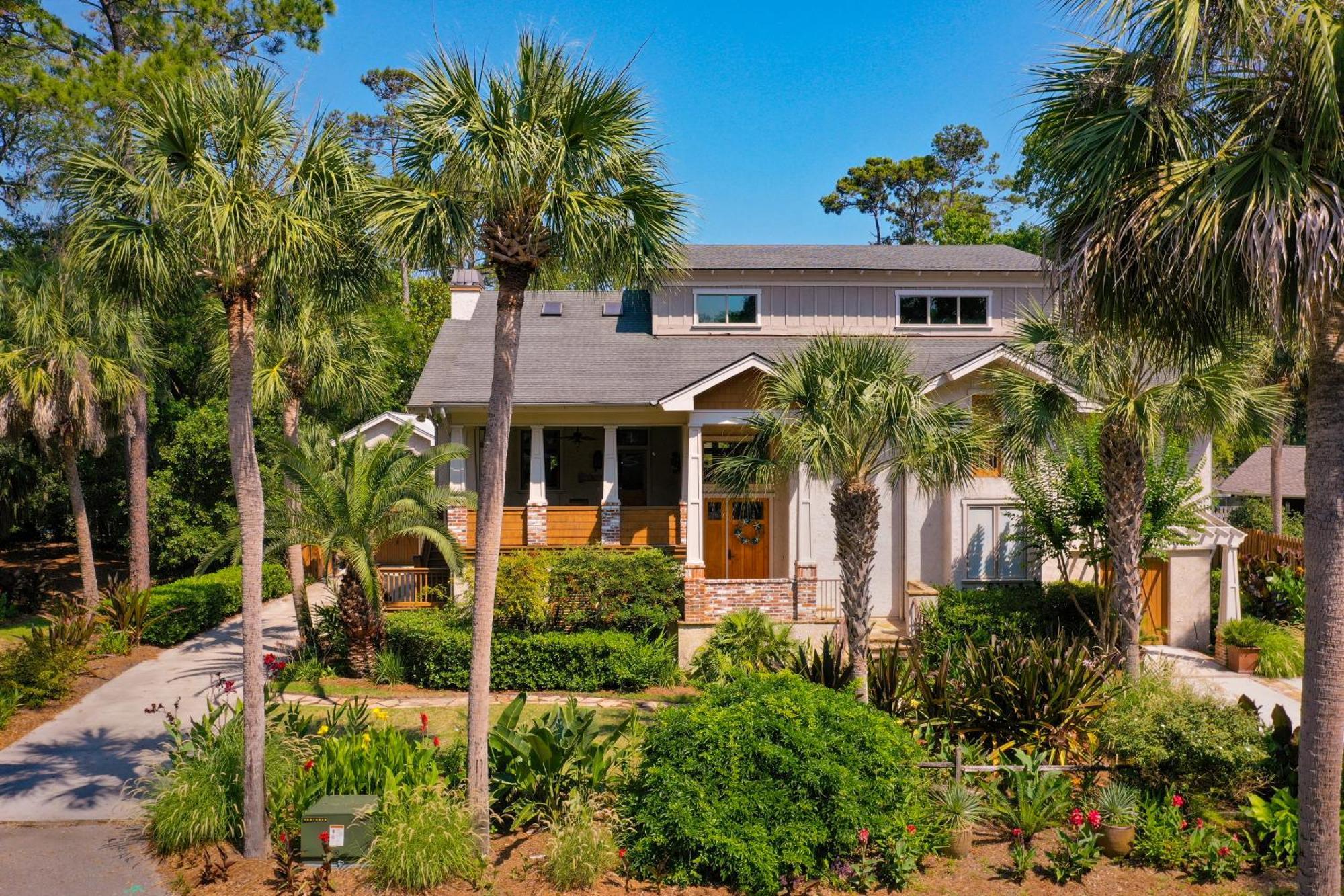 Family Retreat With Backyard Oasis, Private Pool, Spa, Fireplace, Game