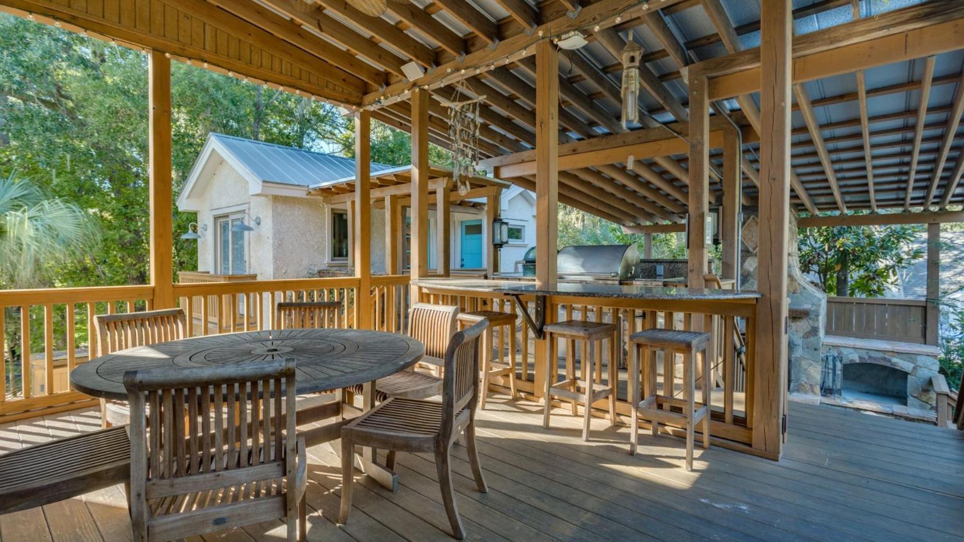 Family Retreat With Backyard Oasis, Private Pool, Spa, Fireplace, Game Holiday home Hilton Head Island