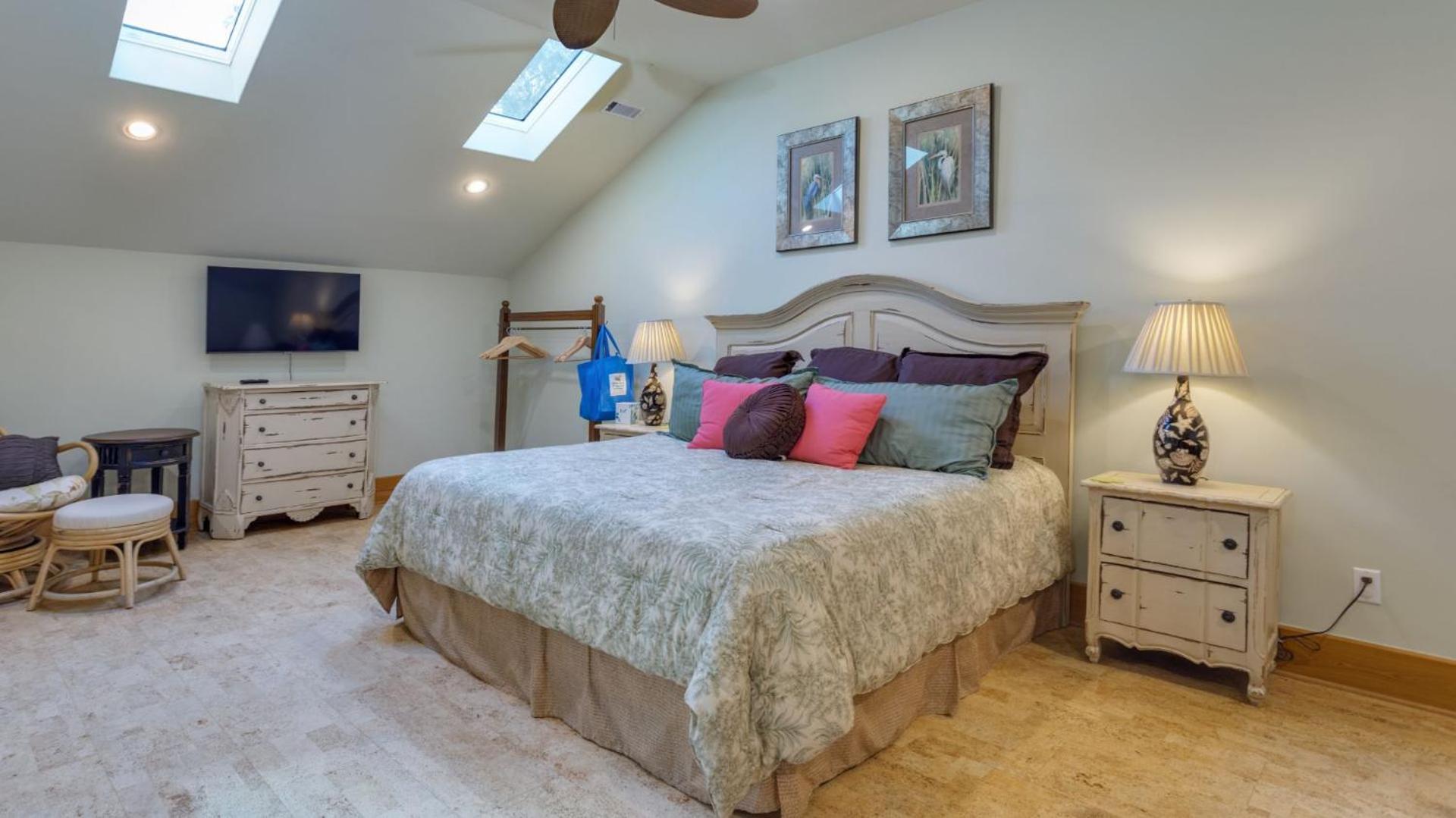 Family Retreat With Backyard Oasis, Private Pool, Spa, Fireplace, Game Holiday home