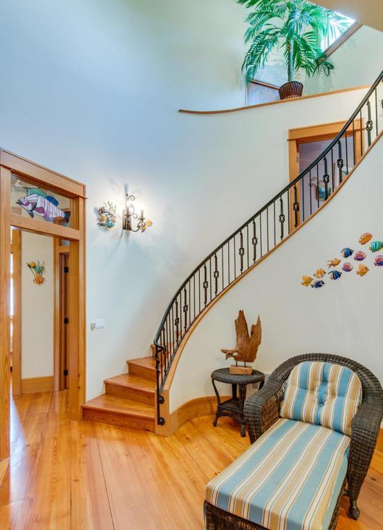 Family Retreat With Backyard Oasis, Private Pool, Spa, Fireplace, Game *