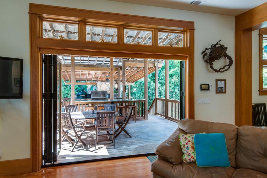 Family Retreat With Backyard Oasis, Private Pool, Spa, Fireplace, Game Hilton Head Island
