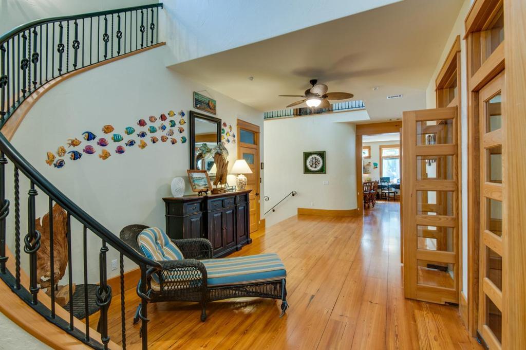 Family Retreat With Backyard Oasis, Private Pool, Spa, Fireplace, Game Holiday home *