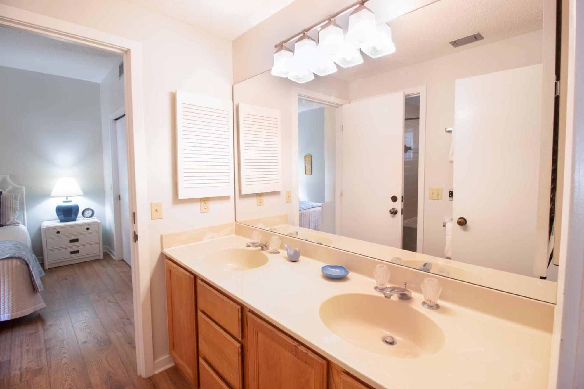 601 Barrington Park Apartment
