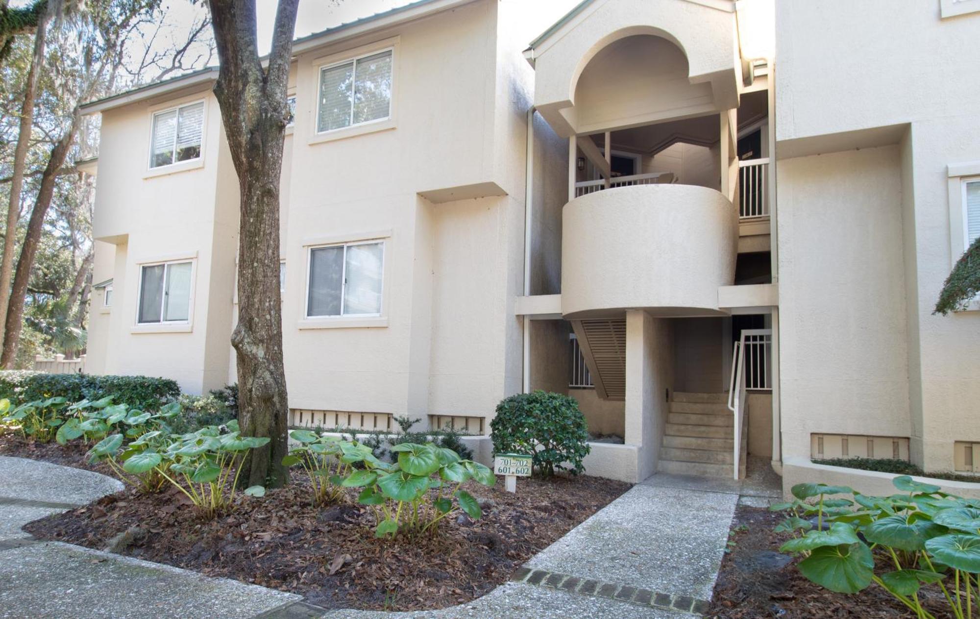 601 Barrington Park Apartment