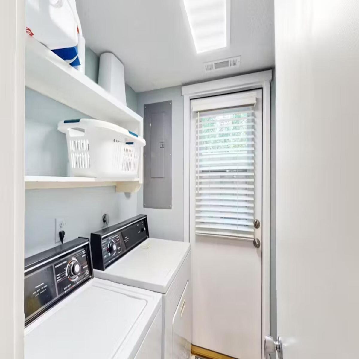Apartment Walk To The And Coligny! *
