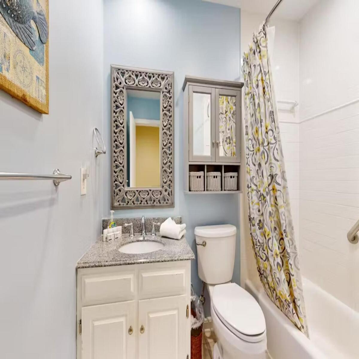 Walk To The And Coligny! Apartment Hilton Head Island