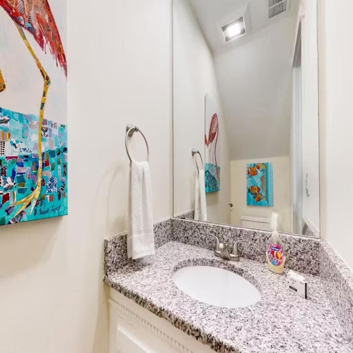 Apartment Walk To The And Coligny! Hilton Head Island