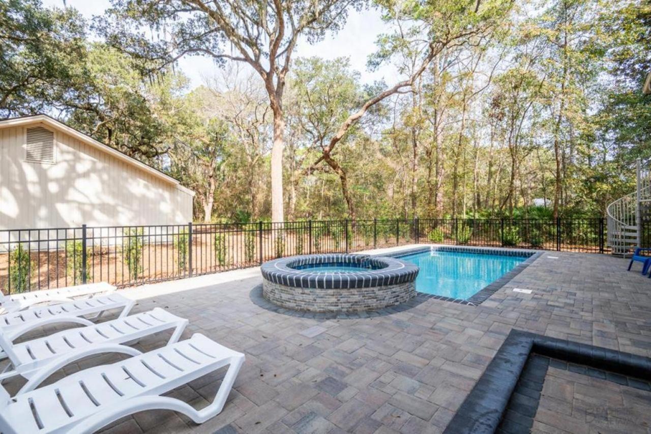 6 Pender Lane *