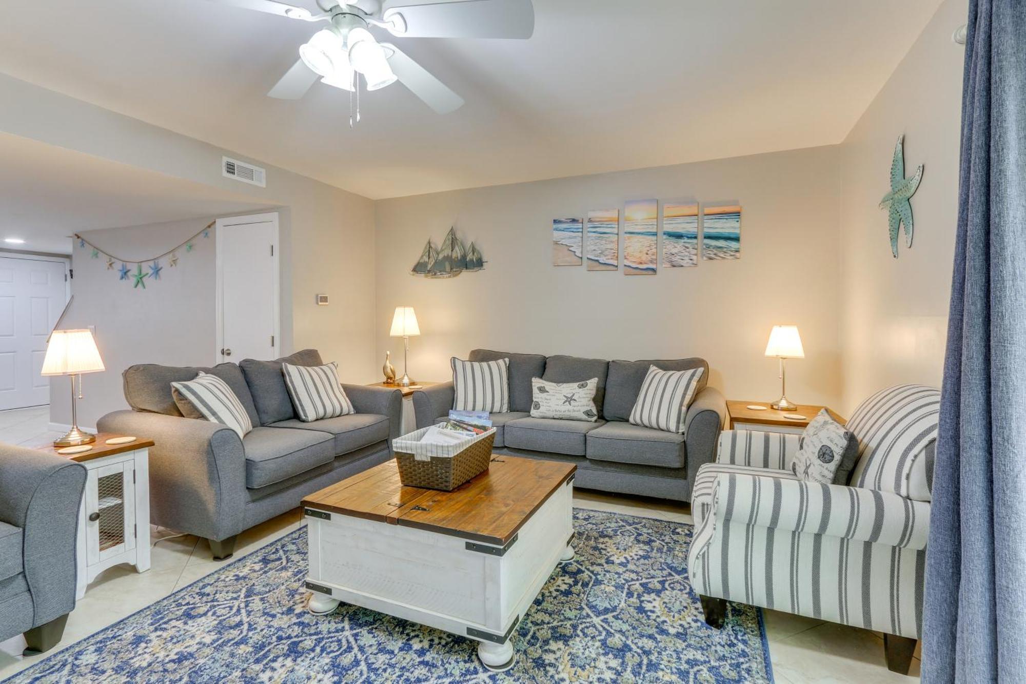 Holiday home Pebble Townhome With Patio Quarter Mile To Ocean!