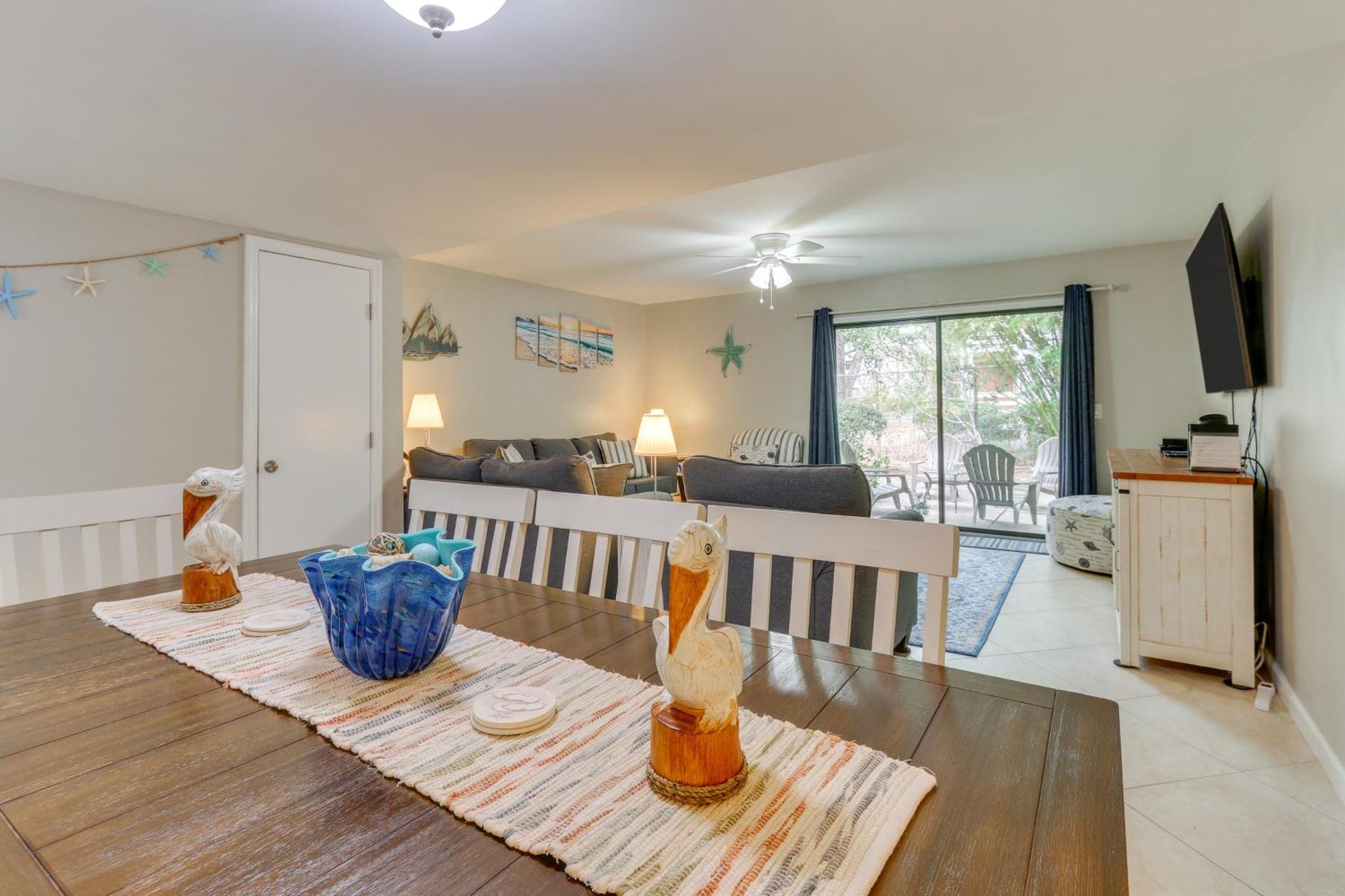 Holiday home Pebble Townhome With Patio Quarter Mile To Ocean!