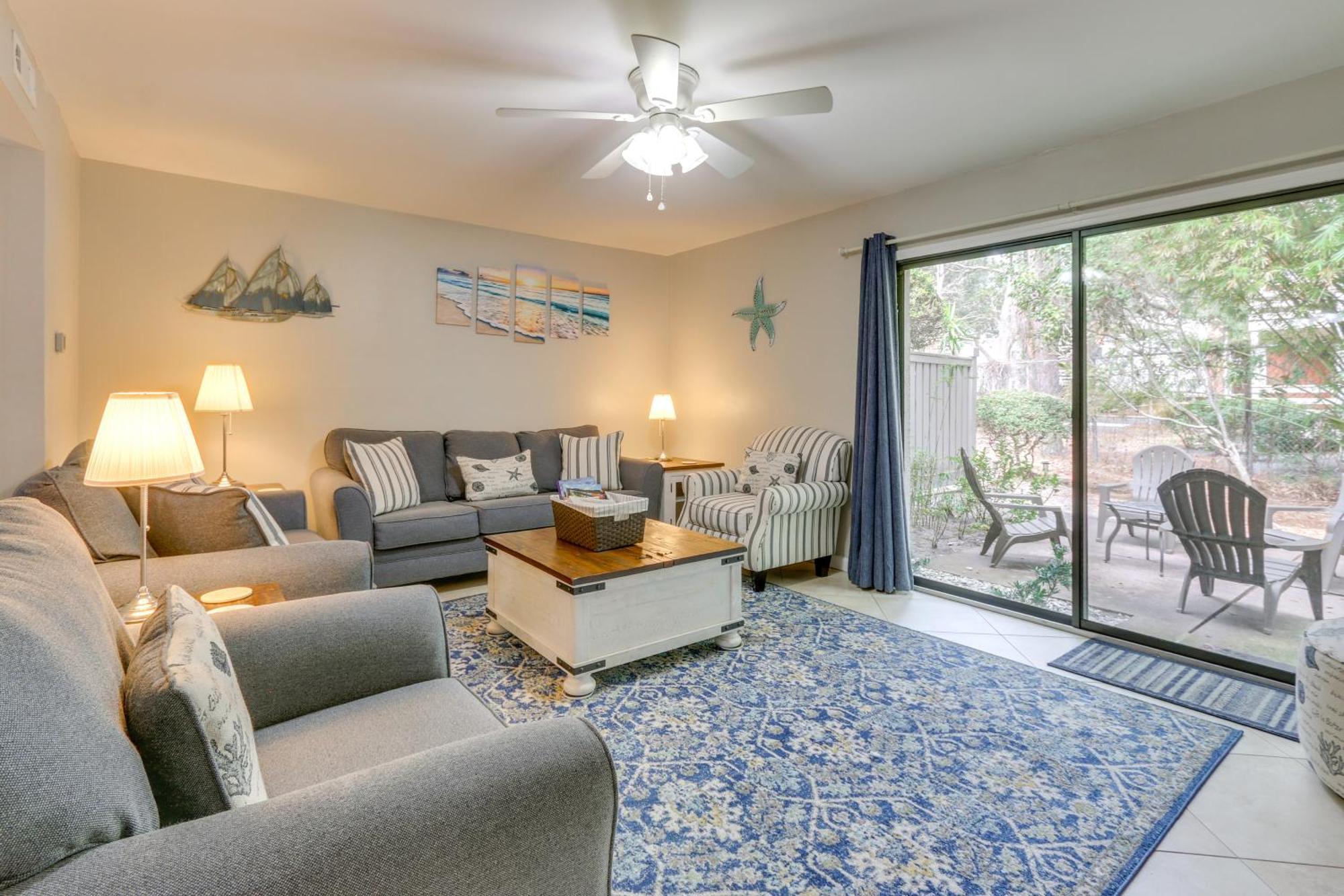 Pebble Townhome With Patio Quarter Mile To Ocean! Holiday home *