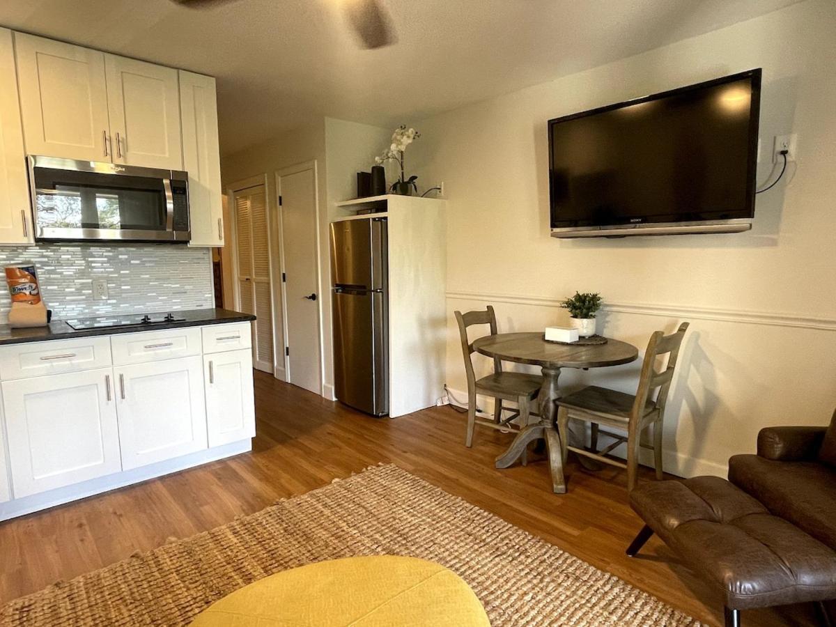 Apartment Shore Fun-beautiful, Many Upgrades With Bikes And Chairs *