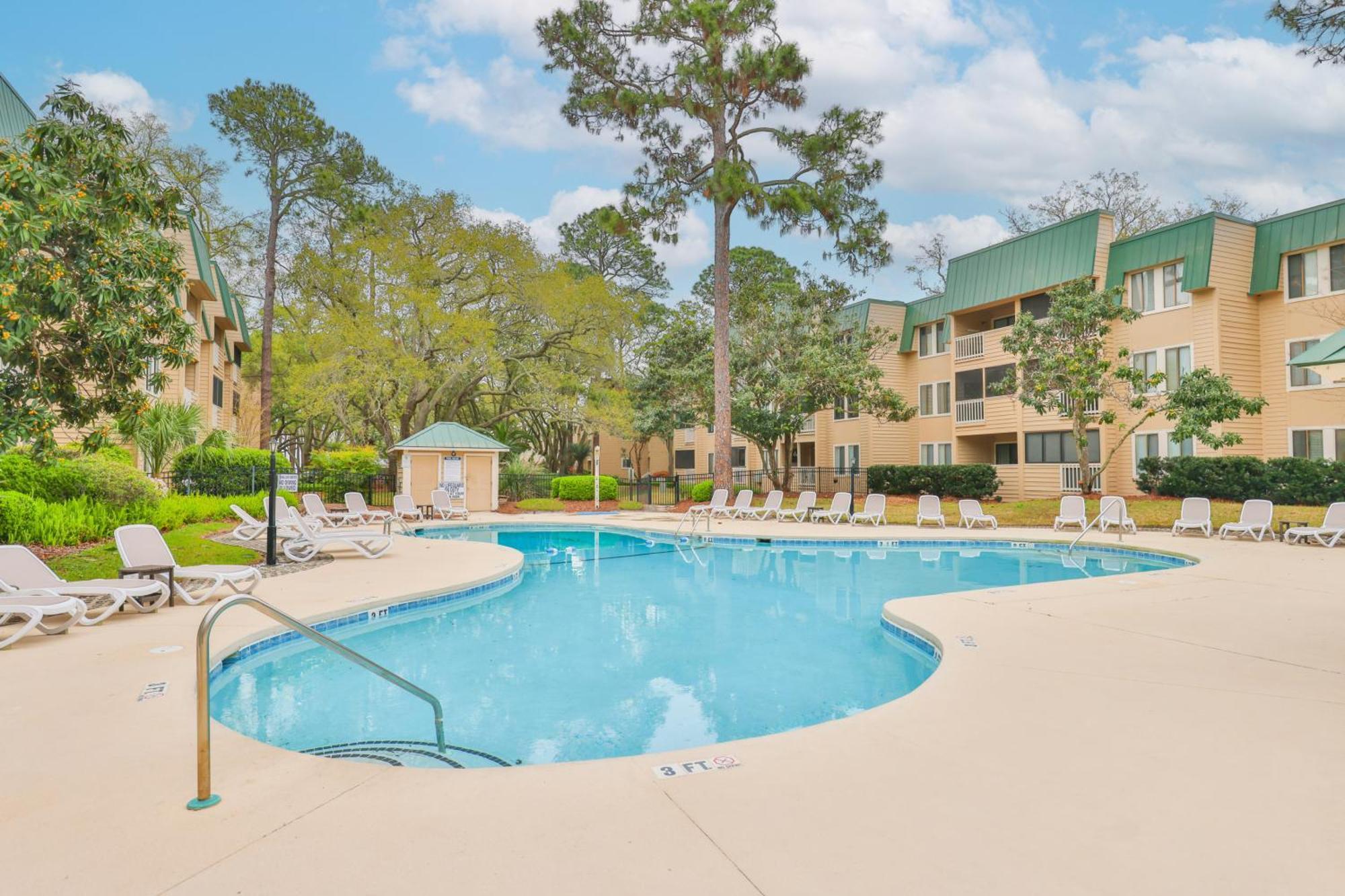 Peaceful Treetop - 2br/2ba Apartment Hilton Head Island