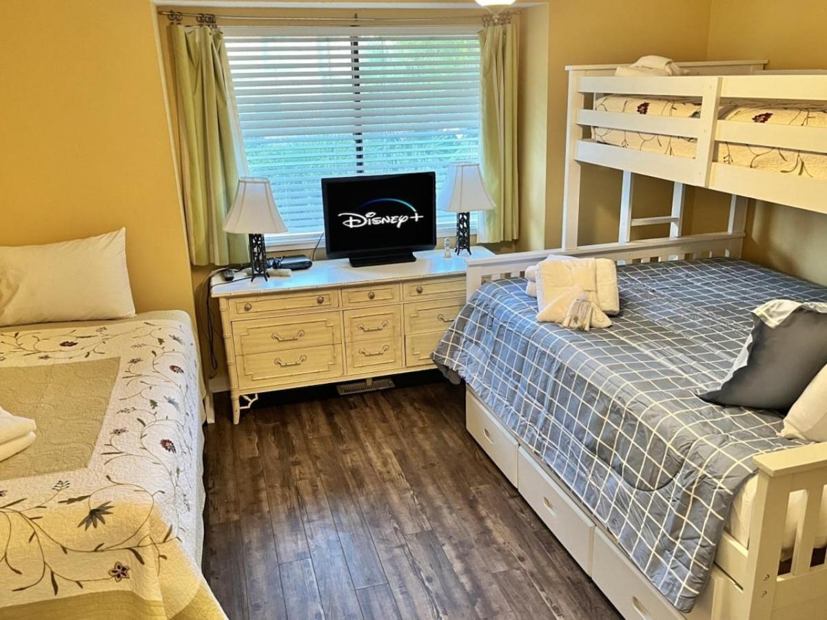 Coastal 2bdrm Stay, Pool Access, Walk To *